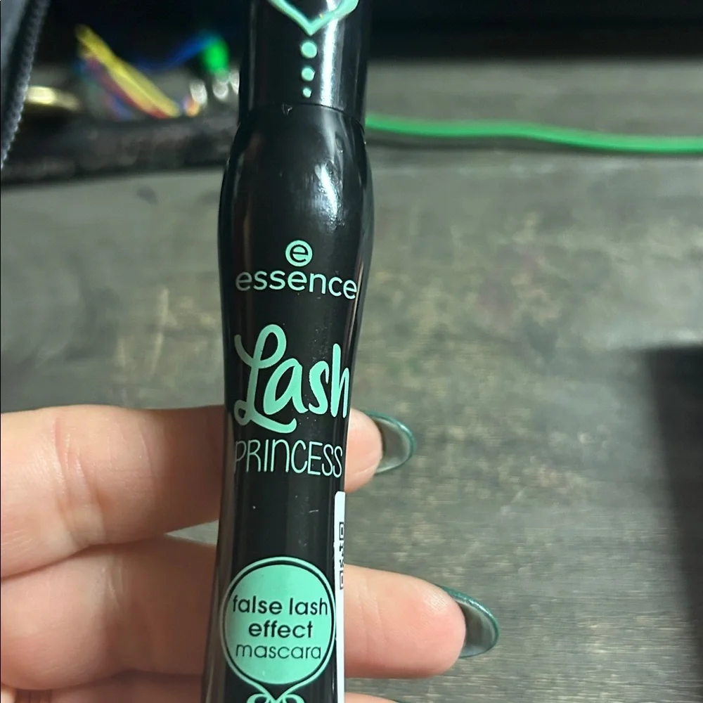 Lash Princess False Lash Effect Mascara -‎ Black Hard Candy Foiled Again shadow